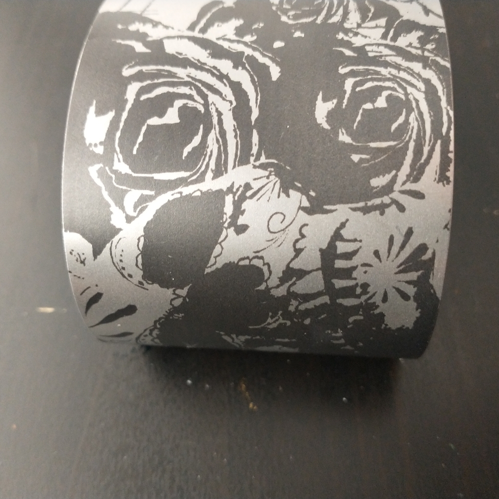 Vintage "Tattooed Steel" cuff - Picture 5 of 6